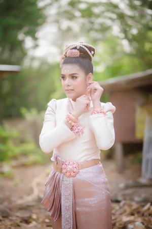 ชุดไทยเจ้าสาว ชุดไทยจักรพรรดิ์ เช่าที่แบมบี้ เวดดิ้ง ห้วยขวาง
